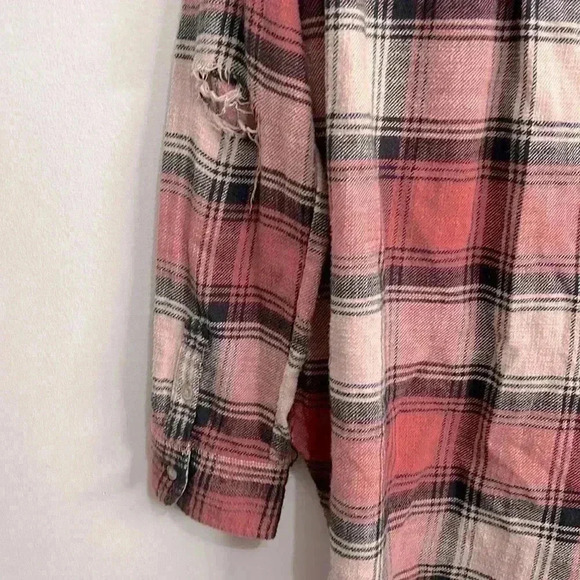 American Eagle Pink Ripped Distressed  Plaid Flannel Oversized Fit Top Size S - Picture 6 of 7